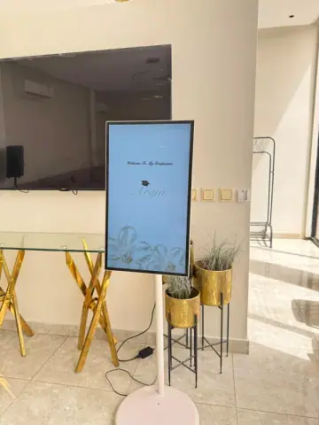 شاشة تفاعلية أفقية