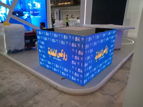 تأجير وتركيب شاشة زاوية 90° للمعارض والمؤتمرات في الرياض — صورة 5 | الأحداث الأنيقة