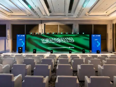الإضاءة الداخلية الاحترافية لتجهيز فعاليات ومؤتمرات في الرياض — صورة 8 | الأحداث الأنيقة